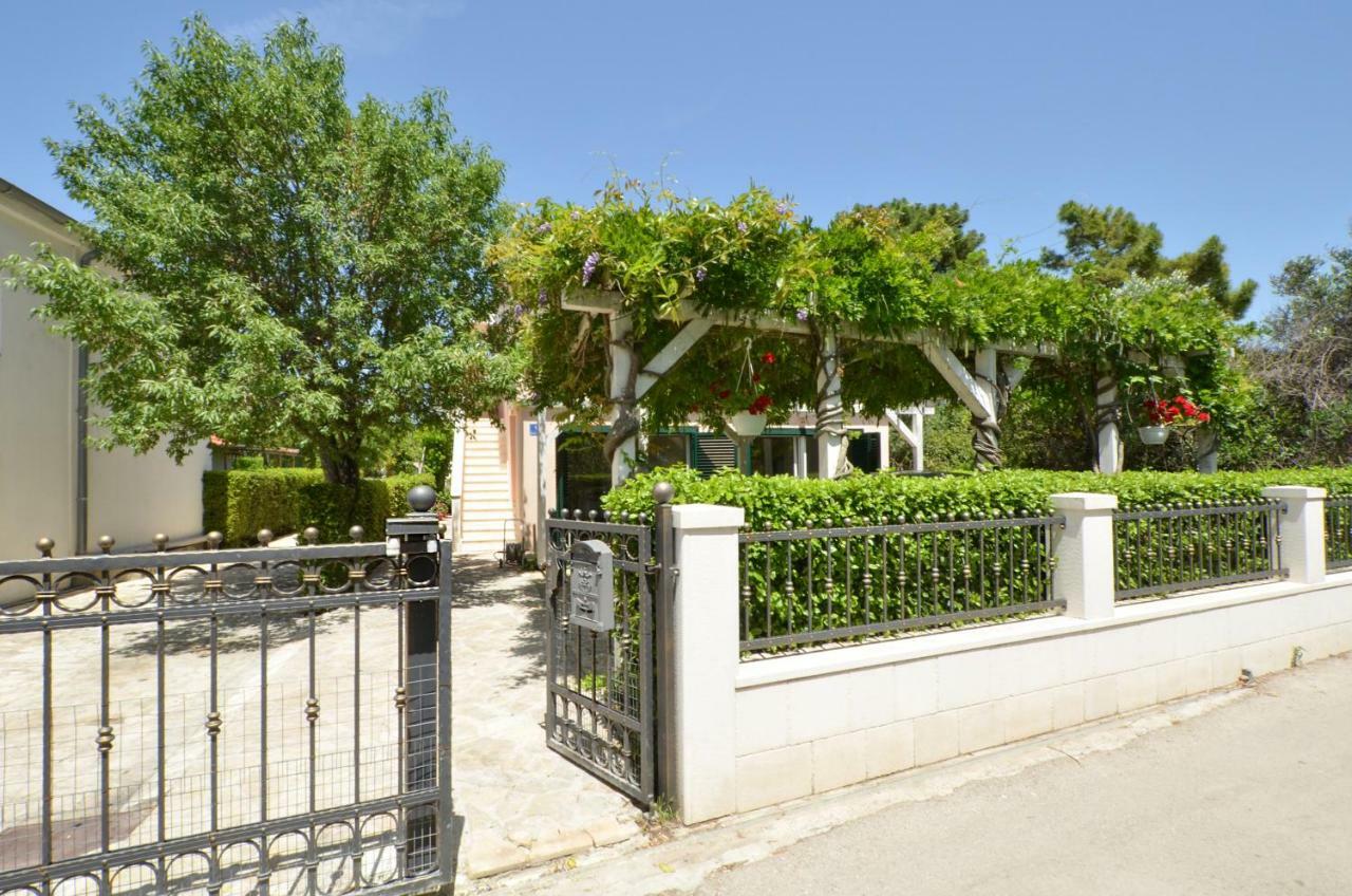 Apartment Wisteria Rogoznica  Exteriör bild